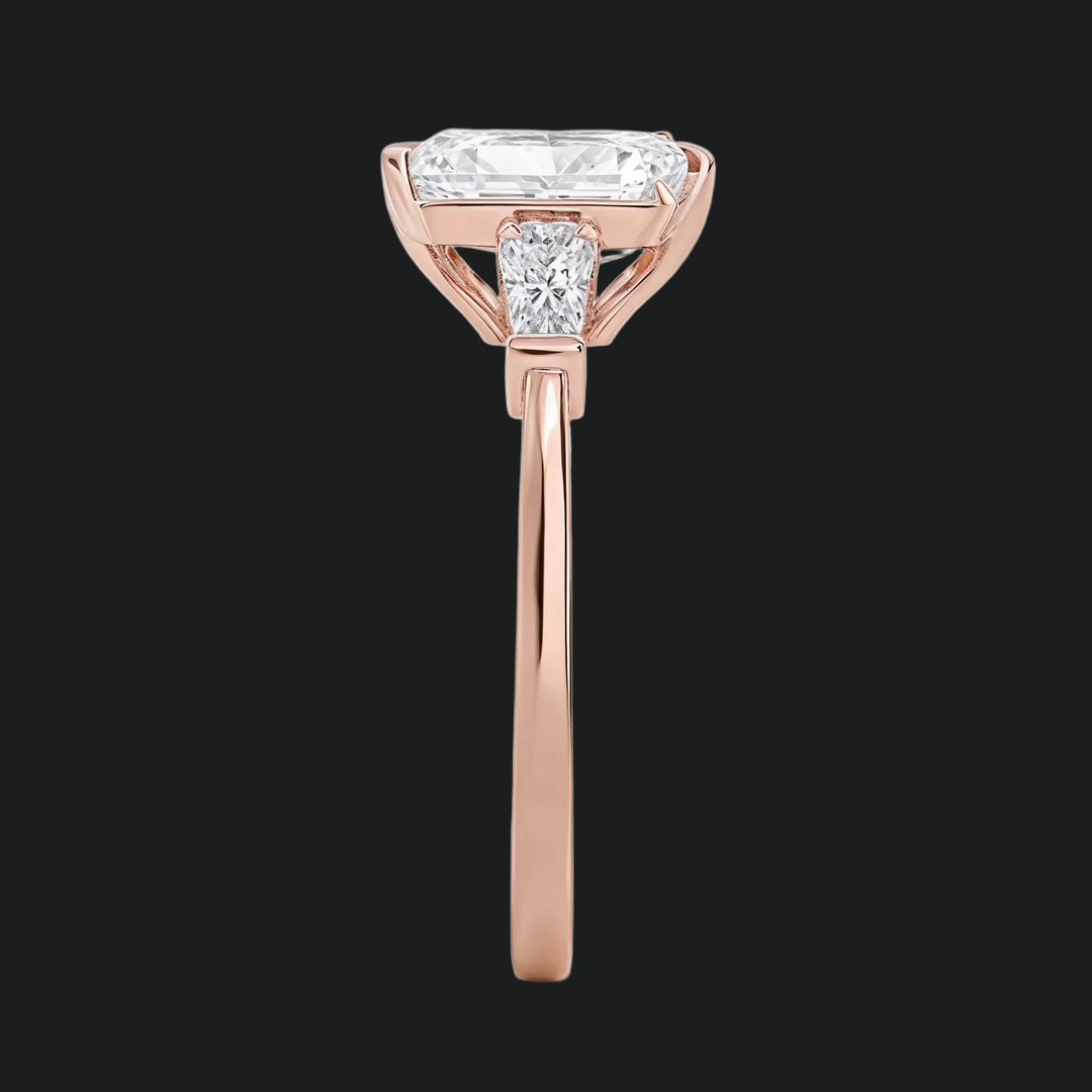 Bague de fiançailles à trois pierres en pierre avec des accents de diamant