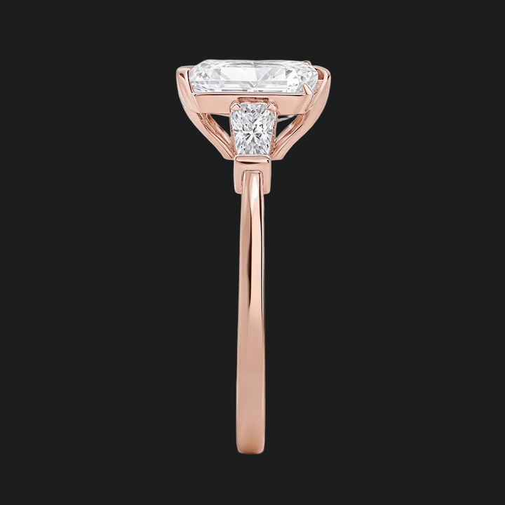 Bague de fiançailles à trois pierres en pierre avec des accents de diamant