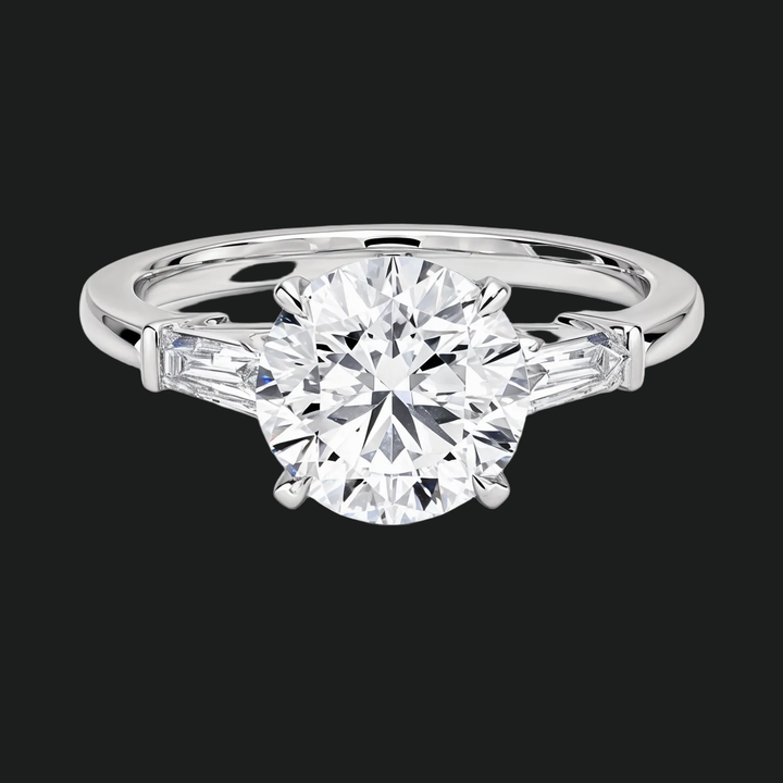 Bague de fiançailles à accent de diamant à trois pierres en pierre