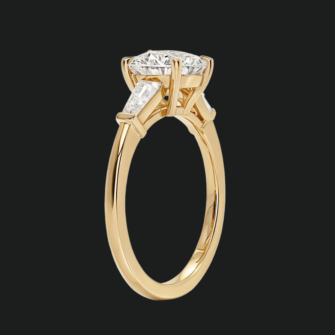Bague de fiançailles à accent de diamant à trois pierres en pierre