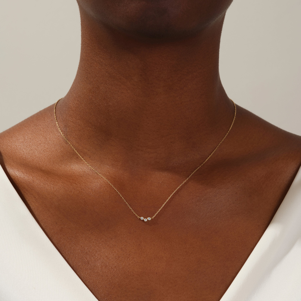 Runde Diamant -Trio Bezel Anhänger Halskette