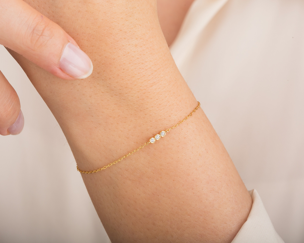 Round Cut Diamond Trio Bezel Bracelet