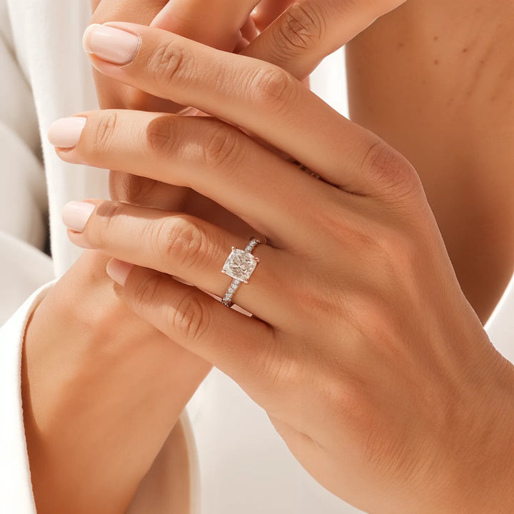 Twist Asscher Cut Pierścionek zaręczynowy za pomocą diamentowych akcentów