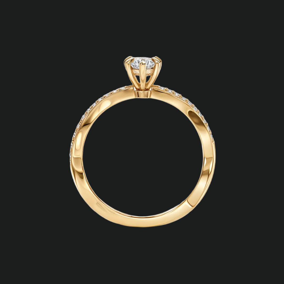 Twisted Pear Diamond Engagement Ring met Pavé Band
