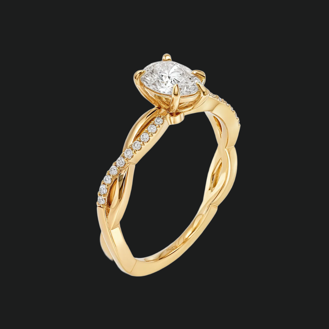 Twisted Pear Diamond Engagement Ring met Pavé Band