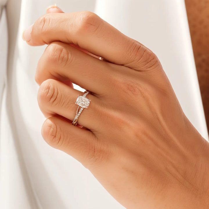 Twist Radiant gesneden verlovingsring met diamantaccenten