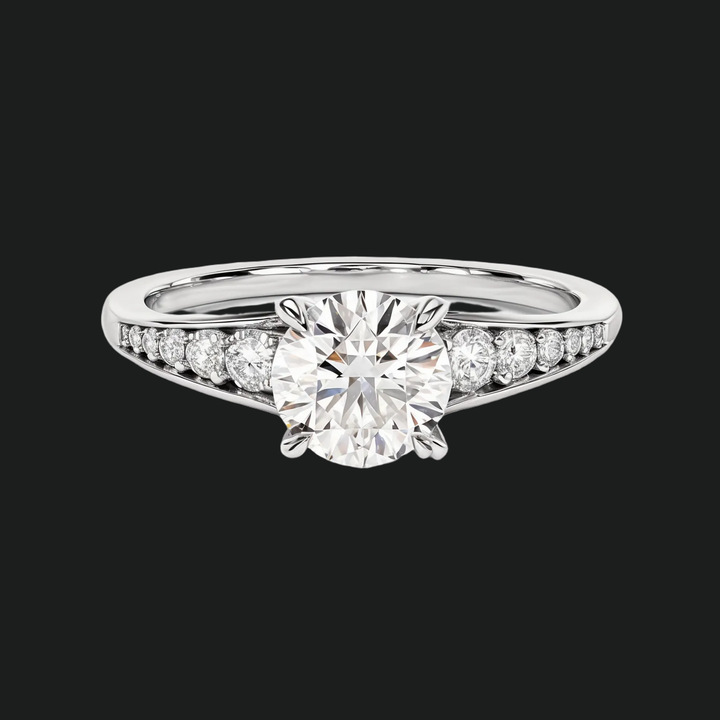 Afgestudeerde Pavé Round Diamond Accenten verlovingsring