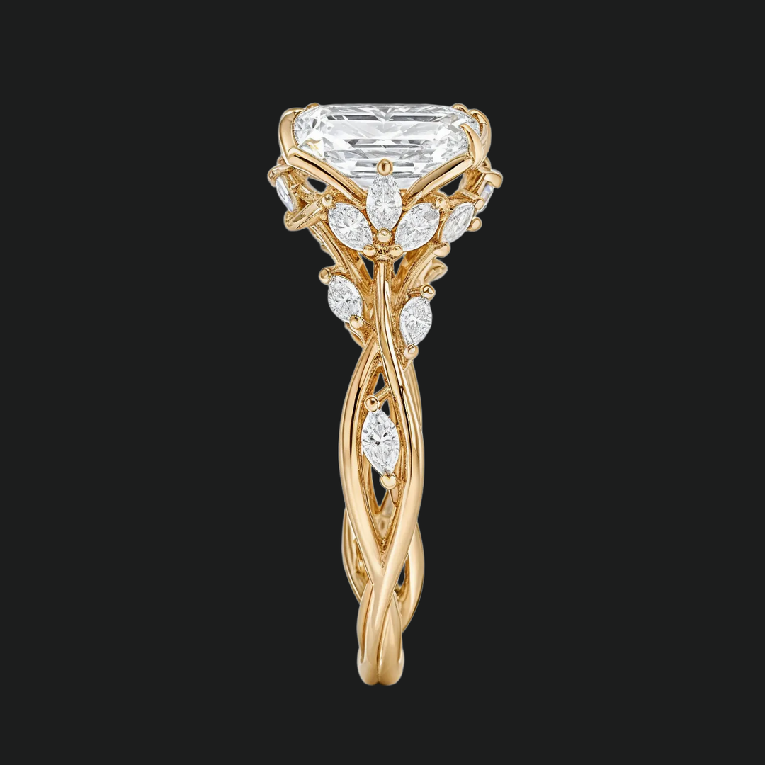 Emerald Cut Diamond Accent Engagement Ring met Marquise Band