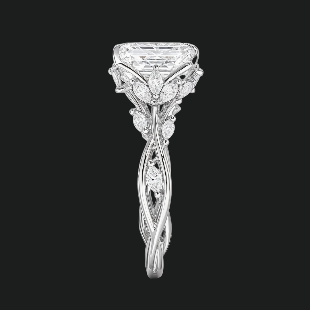 Emerald Cut Diamond Accent Engagement Ring met Marquise Band