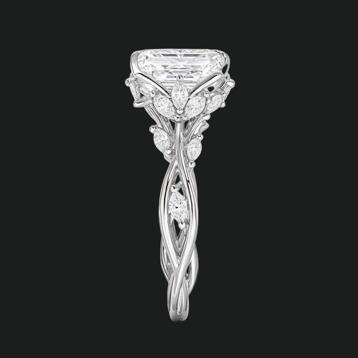 Emerald Cut Diamond Accent Engagement Ring met Marquise Band