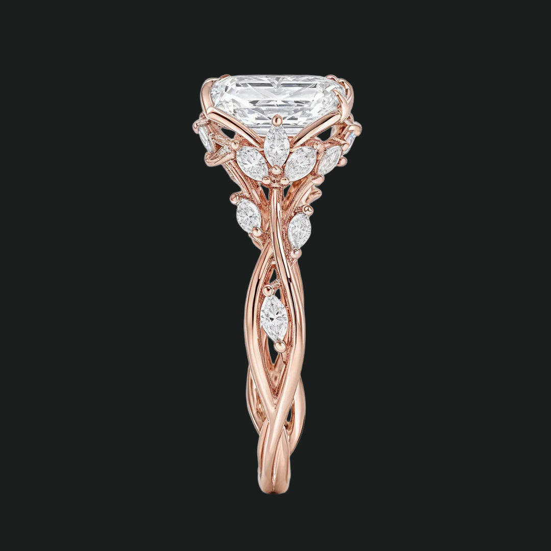 Emerald Cut Diamond Accent Engagement Ring met Marquise Band