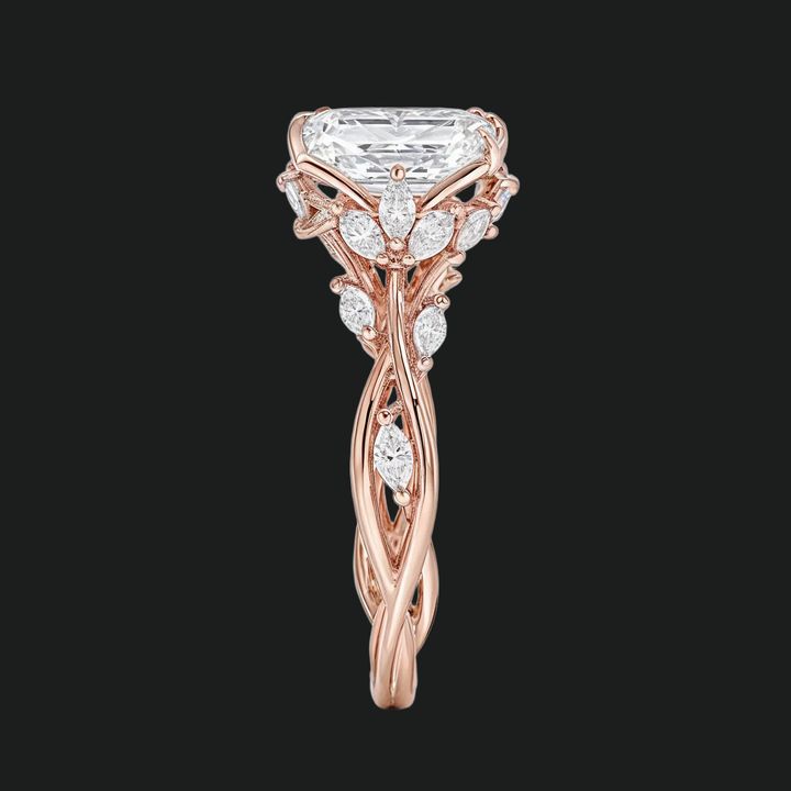 Emerald Cut Diamond Accent Engagement Ring met Marquise Band