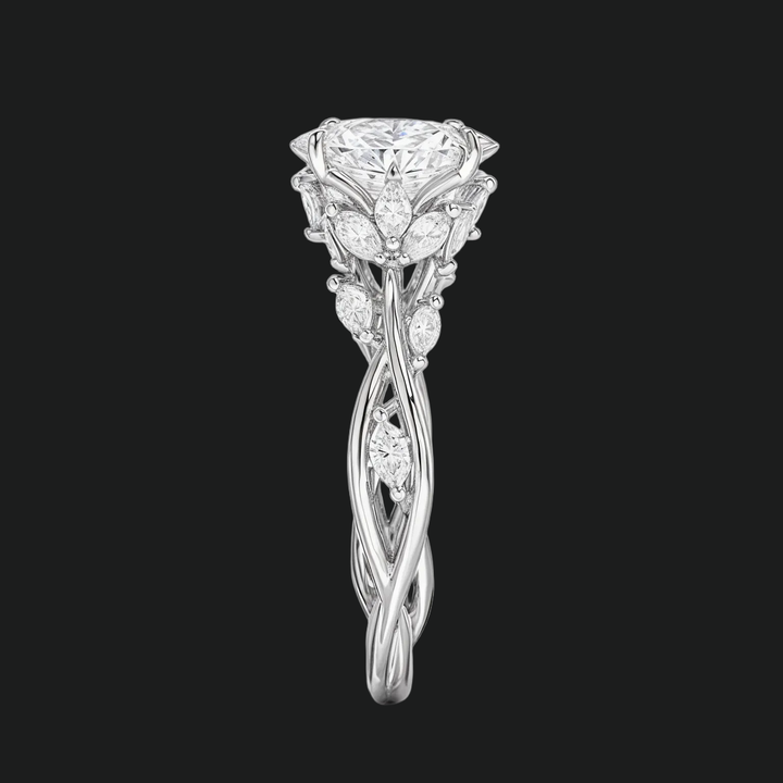 Ovaal gesneden diamant accenten verlovingsring met marquise band