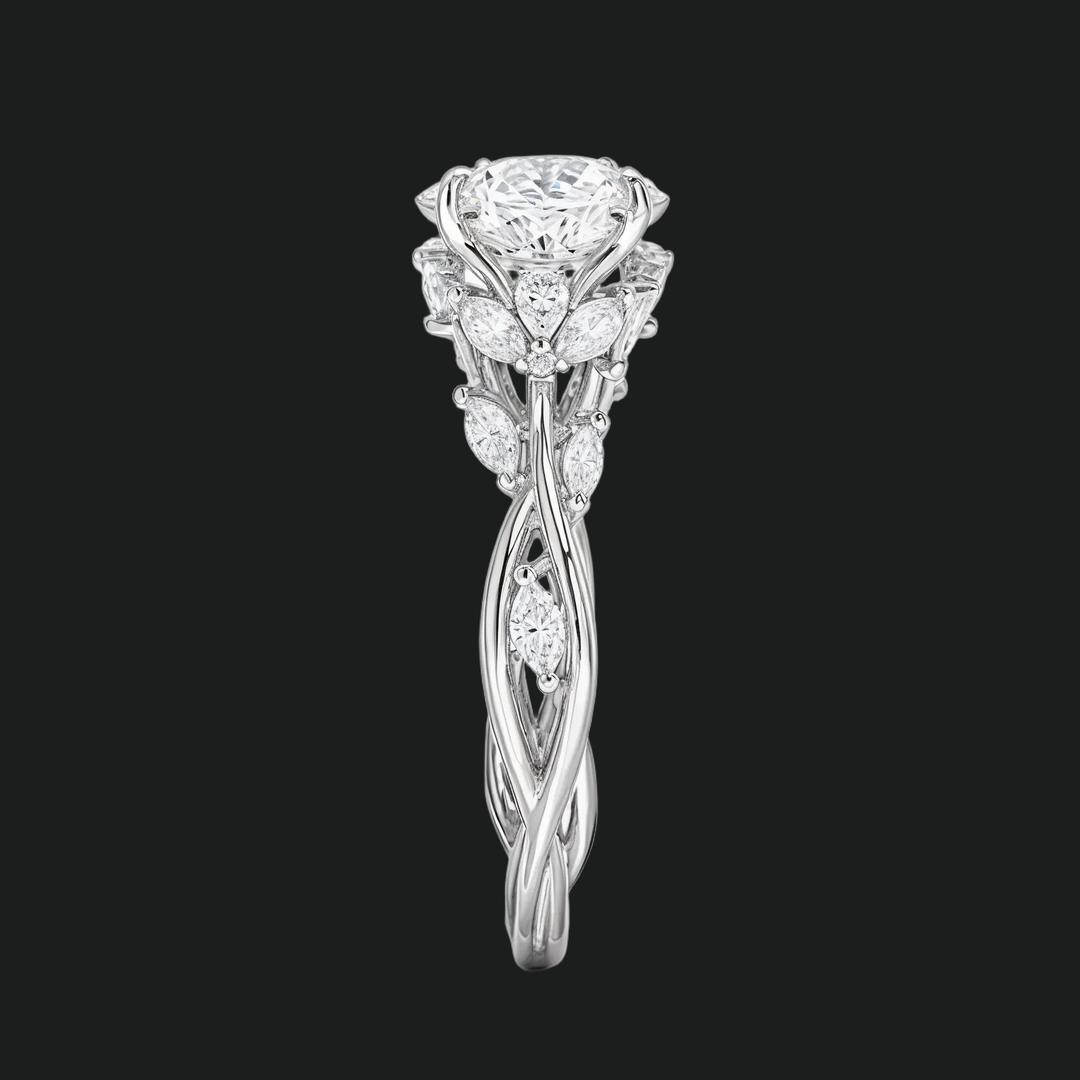 Fluisterende wijnstokken rond diamant accenten verlovingsring
