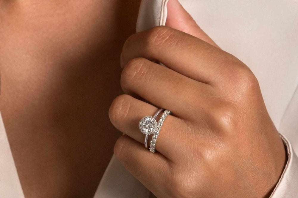 Anello di Fidanzamento con Diamante a Cuscino e Alone