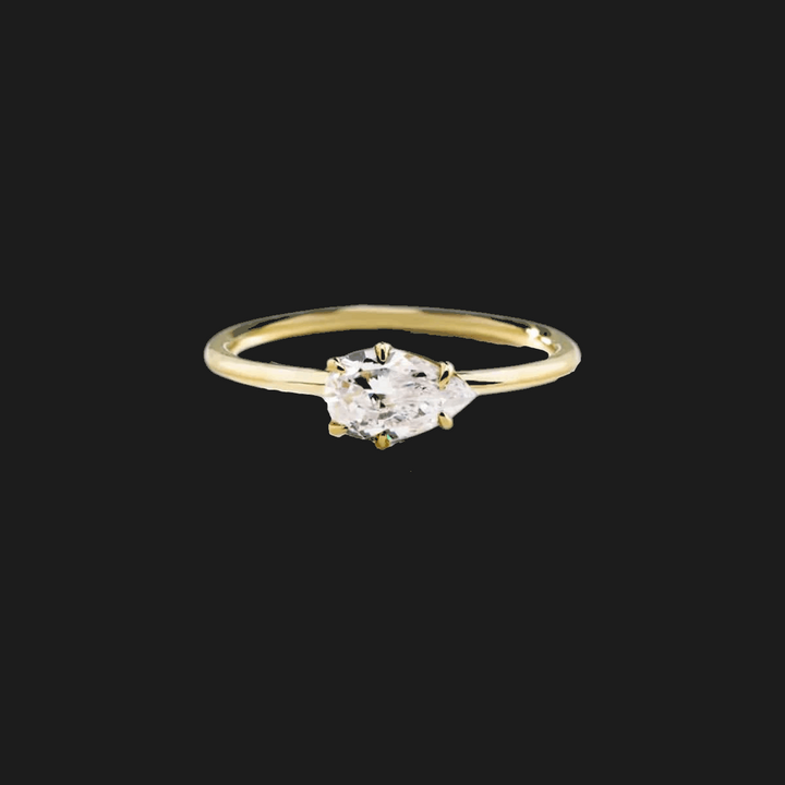 Oval Diamond Solitaire Ring 18K Yellow Gold Pear