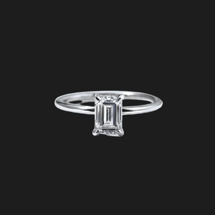 Anello Solitario Principessa con Diamante Smeraldo