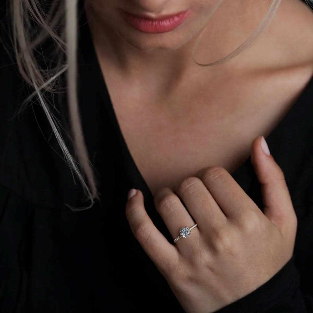 Anello di Fidanzamento con Diamanti Pavé Rotondo
